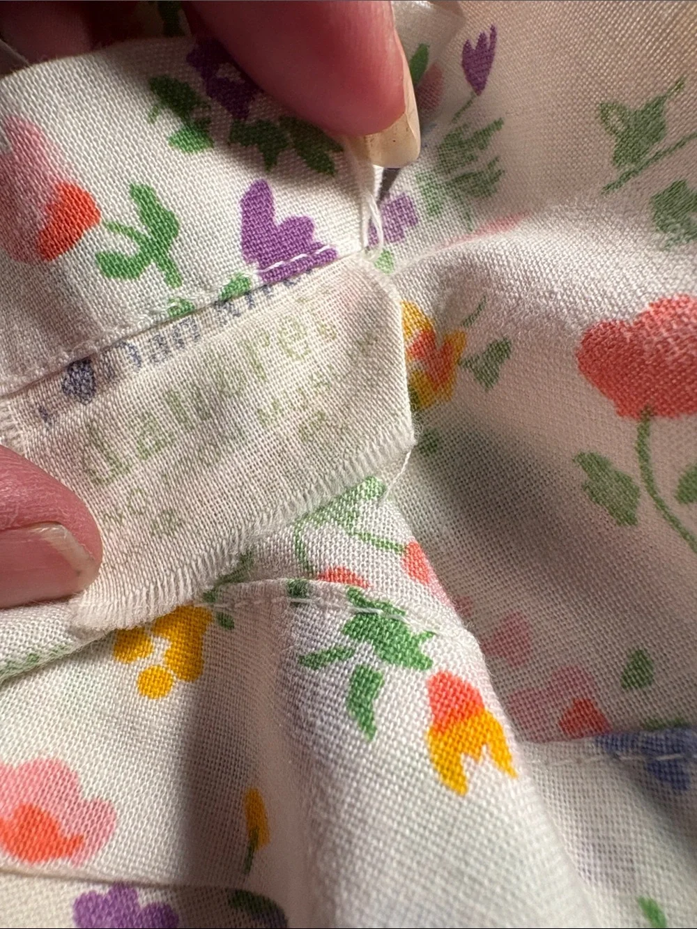Vintage full size flat and fitted White Floral Cotton Multi-Colored Flowers. RR